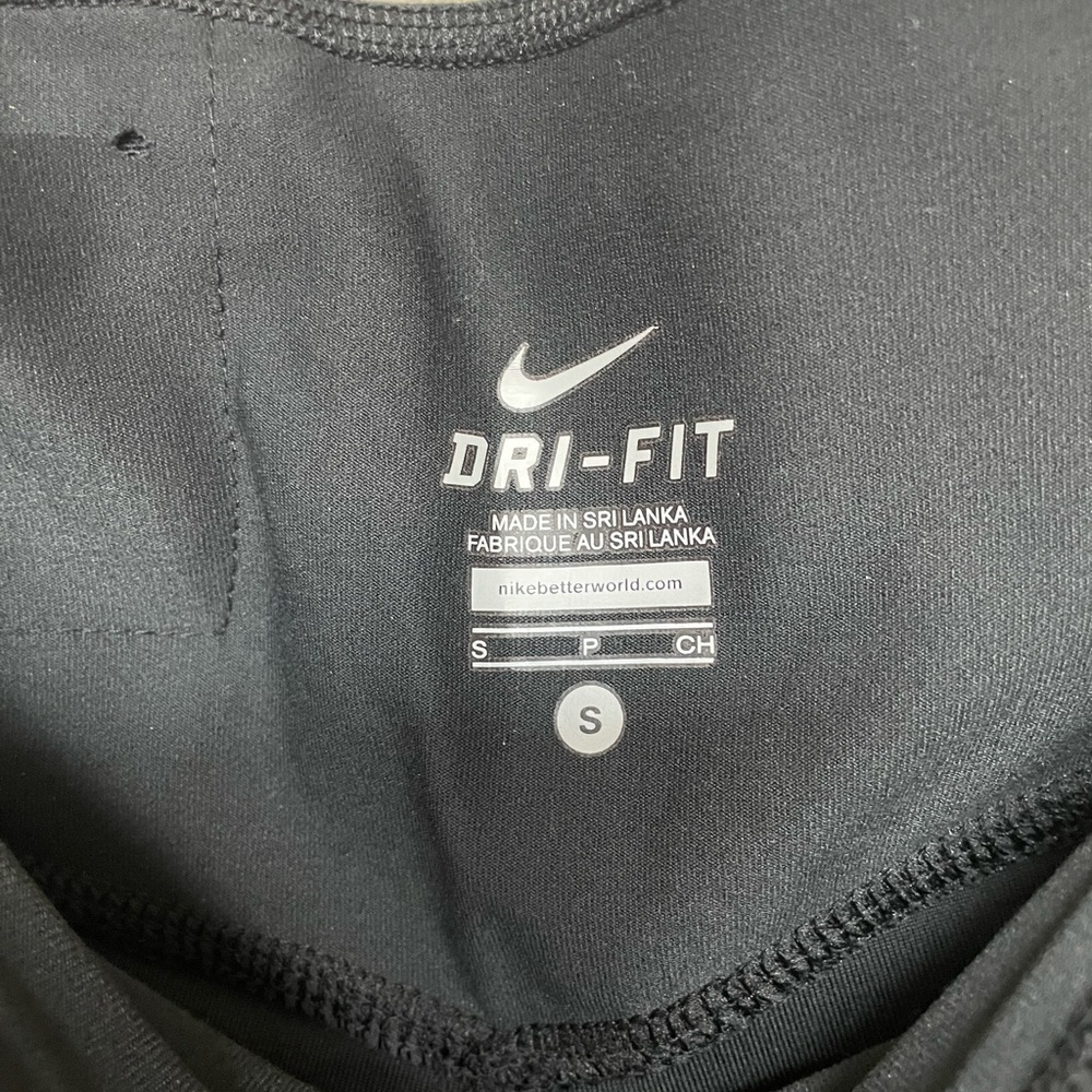 *❗️NWT❗️| Nike | cropped capris. Size S. - Picture 3 of 10
